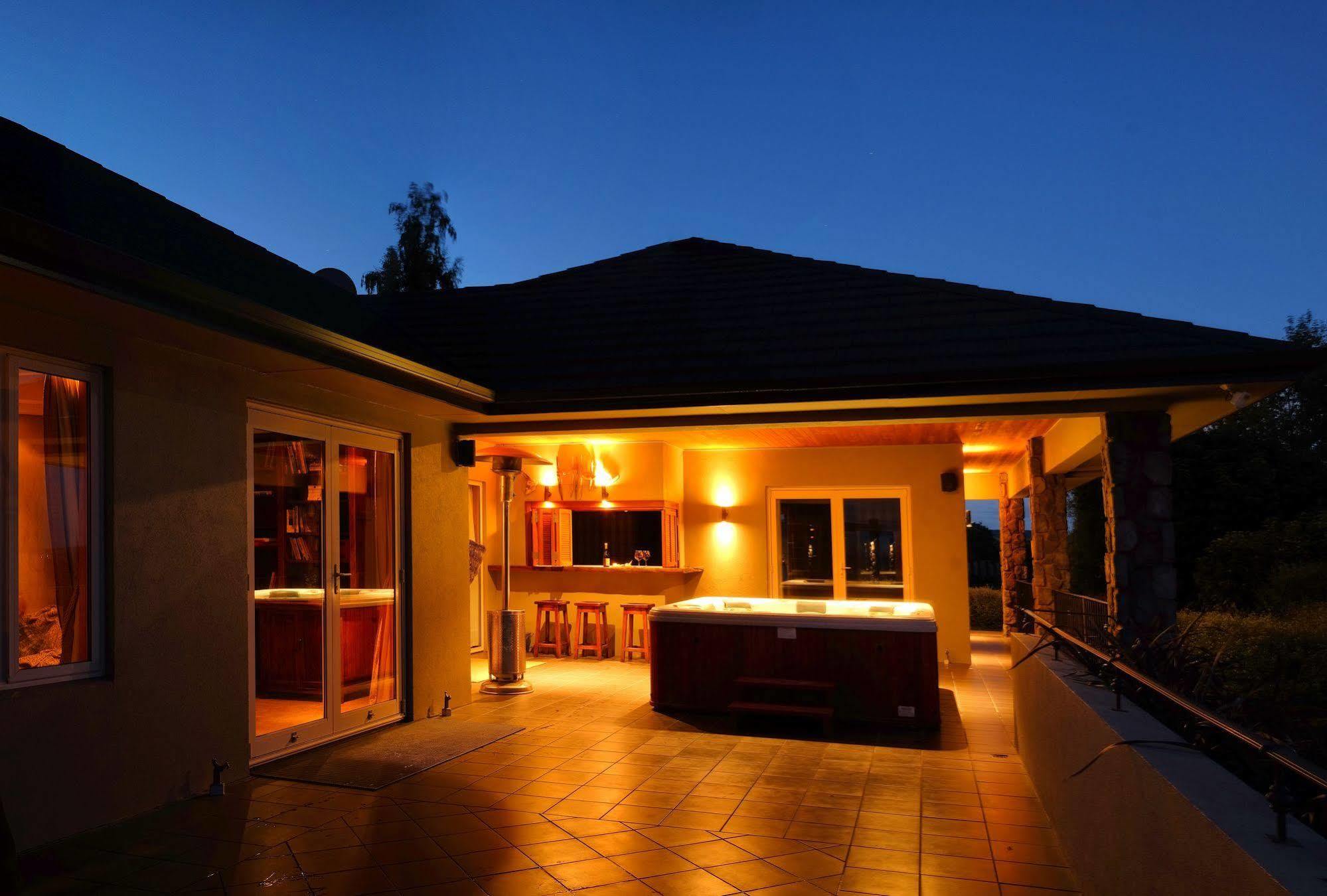 Tauhara Sunrise Lodge Taupo Exteriér fotografie